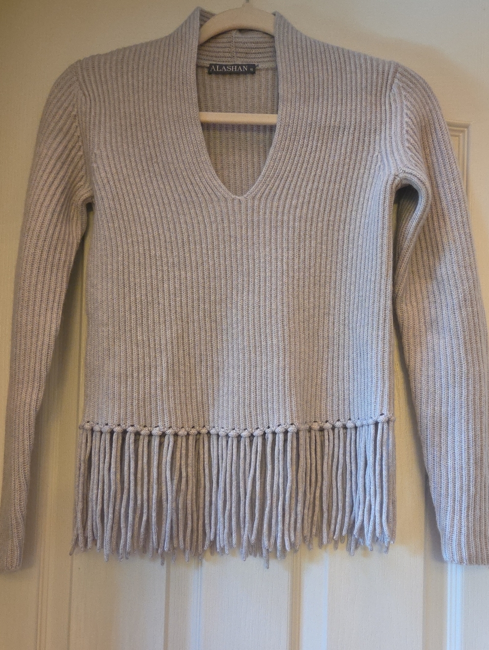 Alashan Woman's Light Gray Ribbed V-Neck Sweater W/fringe